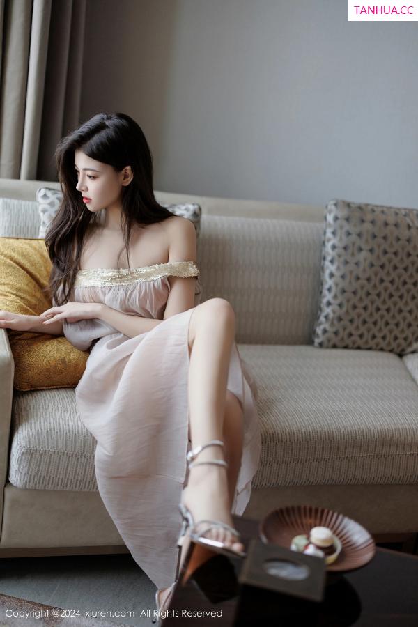   [XiuRen]高清写真图 2024.11.11 No.9426 初梦瑶 美腿性感第8张图片